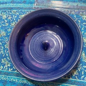 Seagrove pottery signed jewelry holder. EUC blue.